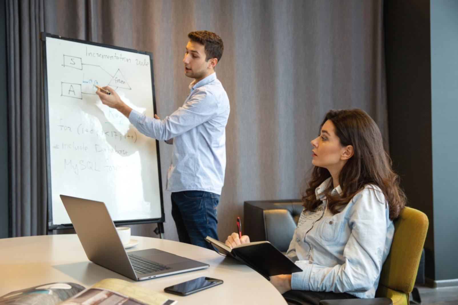 Session de formation pratique avec outils financiers modernes